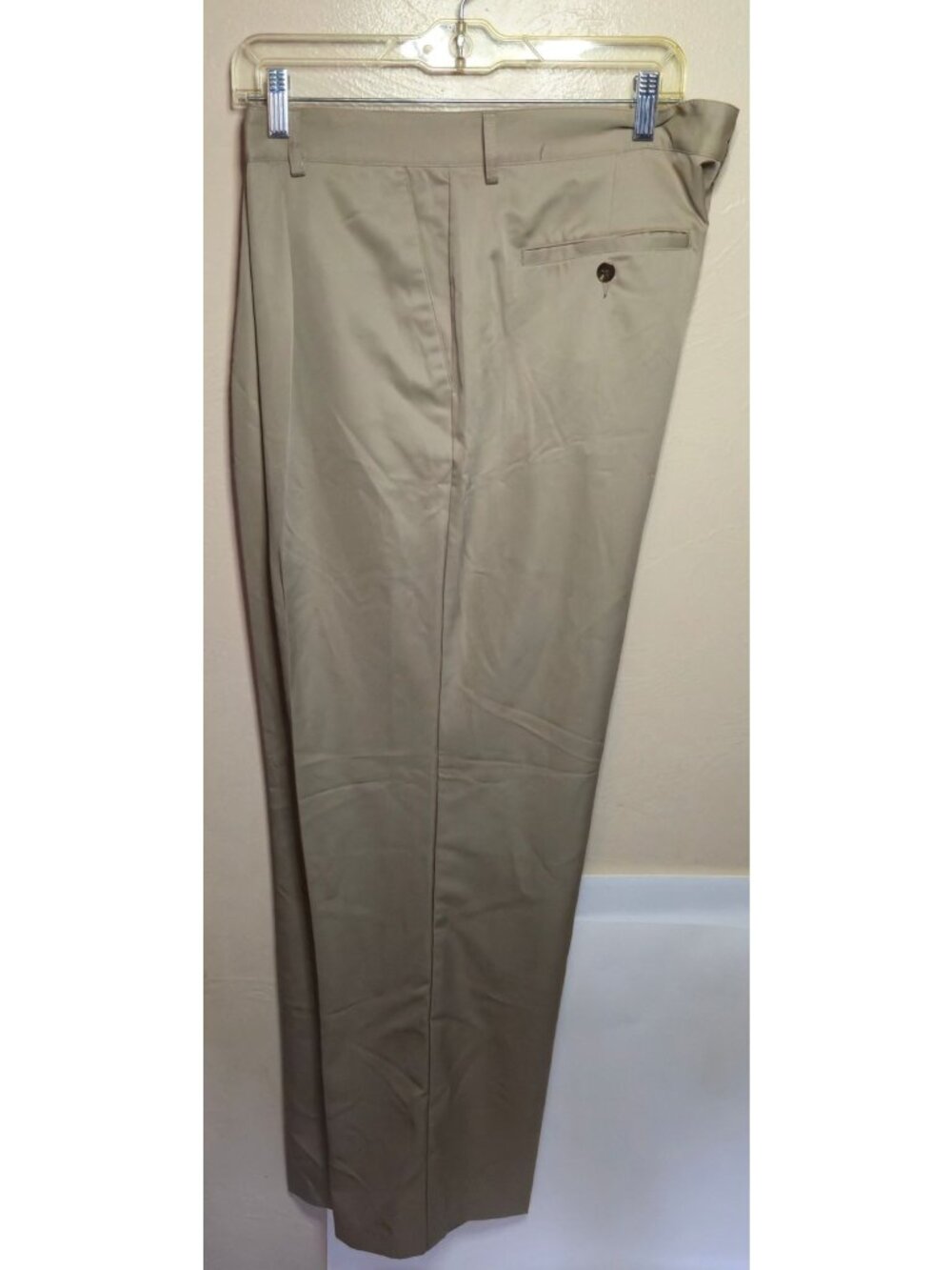 Men's BNWT Khaki Tech Pleated Pants Style 24897 Size 34X32 Golf Work Casual